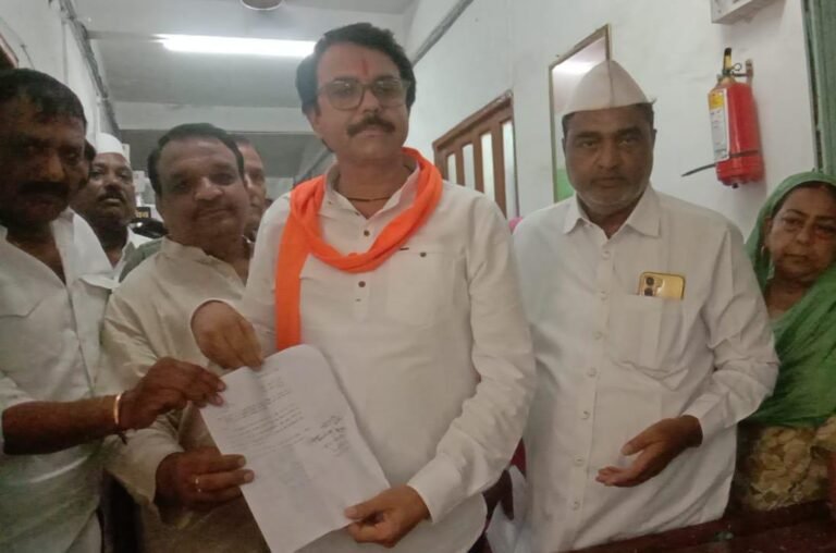 रतलाम कांग्रेस सेवा दल का नगर निगम पर जंगी प्रदर्शन रतलाम नगर निगम में वार्ड क्रं. 28 के रेहवासियों की जन समस्यों को लेकर एवं